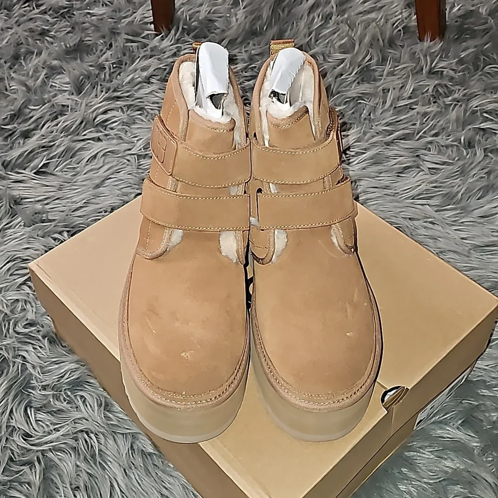 UGG NEUMEL PLATFORM sz 10 womens boots. Brand New in BOX!! Dont Miss Out!♡ Ches!